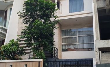 Rumah Manyar Permai PIK 8x25 4+1KT Semi Furnished Ada Gazebo BBQ