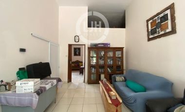 5 Bedroom House Area Ubung Kaja, Denpasar, Close to Citraland Waterpark and Main Road Cargo Permai