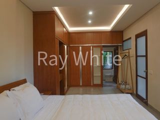 House for Sale  Leasehold -Charming Villa in Padonan, Near Berawa %26 Batu Bolong, Canggu - Modern Comfort %26 Tranquil Garden