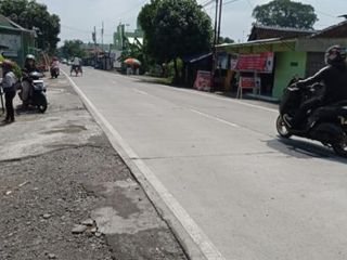 Dijual tanah di Jalan Adi Sumarmo colomadu