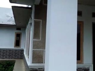 Rumah kampung pinggir jalan perkampungan pedesaan Darangdan Purwakarta