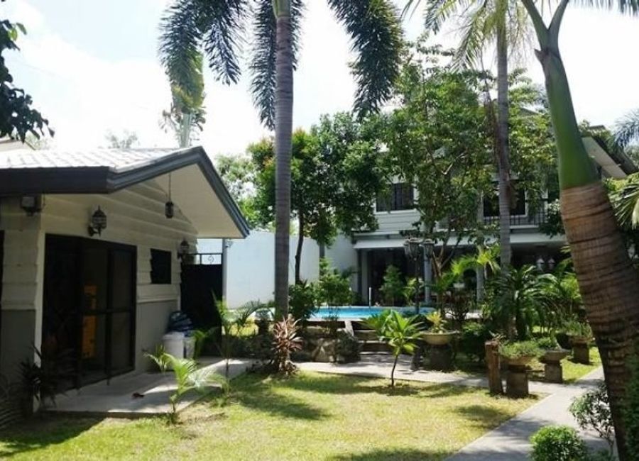 Condominium unit for sale wih 2 BDR inside a gated compound | Lamudi.com.ph
