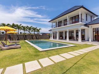 Leasehold - Luxury 9BR Estate - Prime Location Near Beach & Club in Canggu