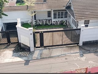 Rumah Hitung Tanah Lokasi Strategis Dekat Universitas Dan MRT
