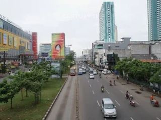 Tanah Dan Bangunan Tua Di Area Perdagangan Strategis Gajah Mada