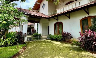 Dijual Rumah Pondok Indah Ada Halaman Belakang Row Jalan Lebar