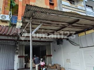 Ruko Premium 3 Lantai Lokasi Pinggir Gatsu Barat