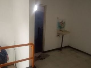 Di sewakan ruko strategis 2 lantai dharmawangsa surabaya