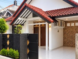 Freehold 4 Bedrooms Home in Kerobokan - Strategic Location! Bali