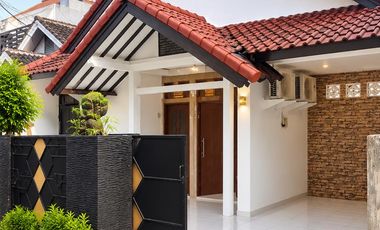 Freehold 4 Bedrooms Home in Kerobokan - Strategic Location! Bali
