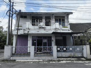 Rumah 2 Lantai Dengan 5 Kamar Tidur Dekat Kampus Amikom Jogja