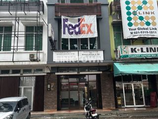 DIJUAL RUKO 3 LANTAI STRATEGIS DI BSD – HADAP JALAN RAYA