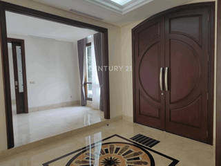Disewakan Rumah Bagus Dengan Pool Di Pondok Indah