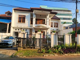 Rumah Cocok untuk Hunian/ Kantor di Komplek Garuda Kalibata Selatan