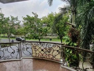 Rumah Disewakan Di Graha Family, Surabaya