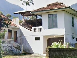 DIJUAL Rumah Dengan Tanah Yang Luas Di Daerah Bandung