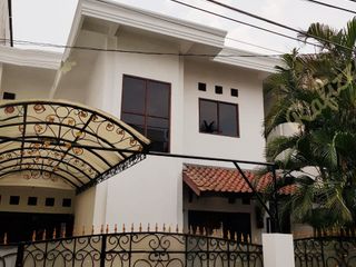Rumah Disewakan 2 Lt  Akses Jalan 2 Mobil Tebet Jakarta Selatan