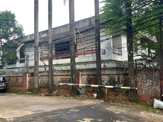 DISEWAKAN RUMAH HITUNG TANAH COCOK UNTUK PADEL DI WIJAYA TIMUR KEBAYORAN BARU