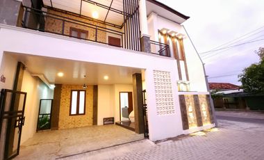 Rumah 2 Lantai Strategis Dekat UMY, Kasihan Bantul