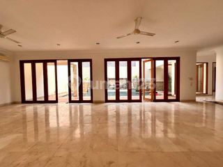 Disewakan Rumah 2 Lantai Bagus Unfurnished di Jl. Gaharu , Jaksel