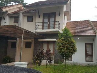 DISEWAKAN RUMAH SIAP HUNI 2 LT DI PERUM TELAGA GOLF SAWANGAN