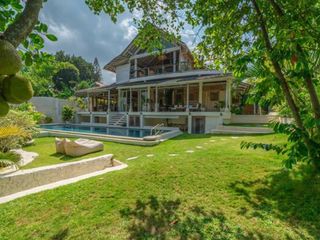 Leasehold - Spacious 6-Bedroom Villa in Batu Bolong, Canggu - Close to the Beach %26 Restaurants