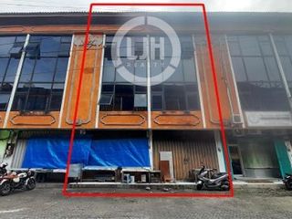 3 Storey Shophouse in Denpasar area, close to Ramayana Mall. Suitable for business or office.