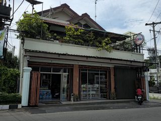 Ruang Usaha/Mini Market 2 Lantai Lokasi Strategis di Daerah Jalan Titi Bumi Godean Sleman