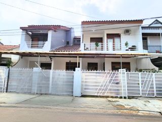 Rumah di Tebet Timur 2 Lantai Akses Jalan 2 Mobil Lega - LT. 80m2 LB. 150m2