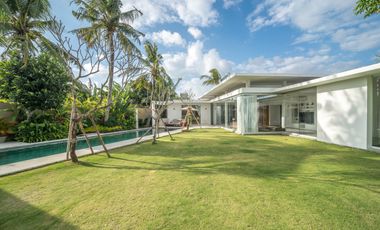 Freehold - Timeless Tropical Villa with Sophisticated Charm in Umalas