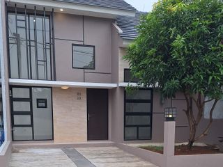 Rumah Strategis 12 Menit ke Terminal Cibinong Hadap Selatan J-39128
