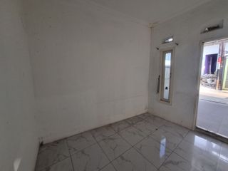 Rumah 3 Kamar 5 Menit ke Gerbang Tol Cijantung Hadap Selatan J-52153