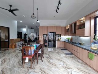 Disewakan Rumah Bagus Semi Furnished Kompleks Arco Sawangan, Depok