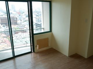 For sale inexpensive 3 bedroom condo unti in Makati