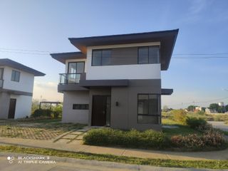 3BR House and Lot in Angeles City 27k Monthly Pre-selling