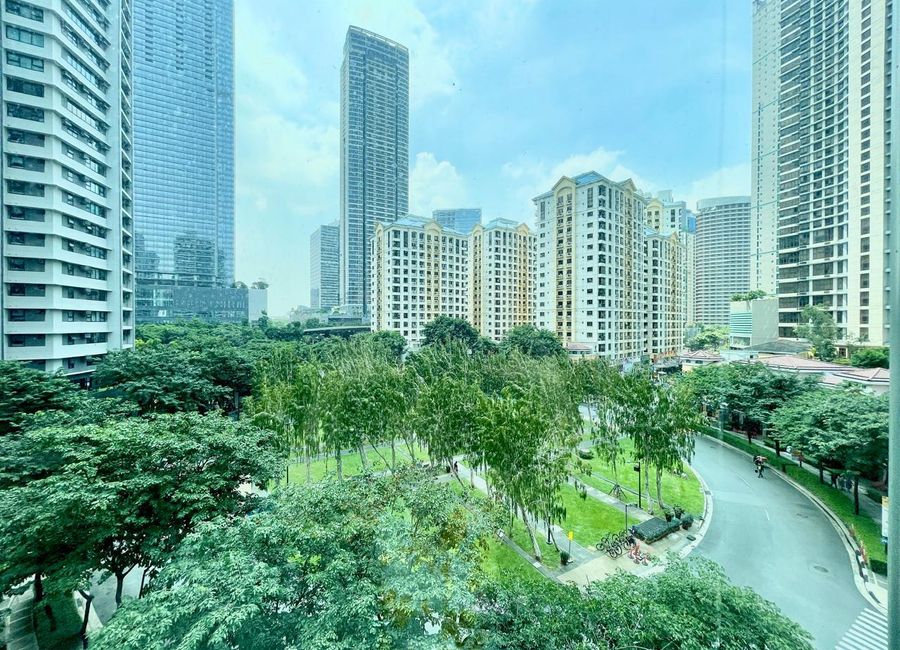 Kensington Place: 2BR For Sale, 89 sqm, facing Burgos Circle, 1 parking ...