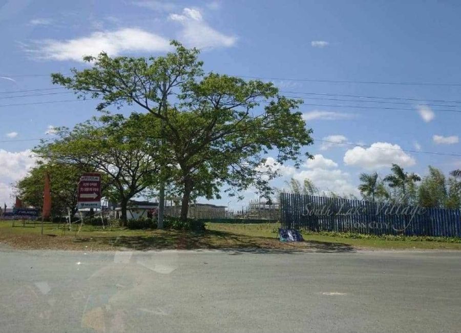 South Lake Village, Malitlit, Santa Rosa, Laguna image 2