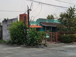 158 square meters Corner lot inside Multinational Village, Paranaque