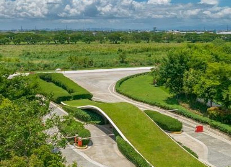 Trava, Malitlit, Santa Rosa, Laguna image 2