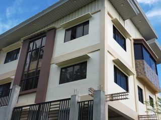 Overlooking 5 bedrooms 4 toilet n bath house for sale in Taloto Tagbilaran City
