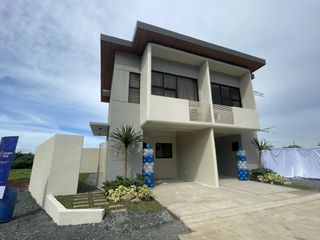 MODERN WITH PANORAMIC VIEW  HOUSE AND LOT FOR SALE IN EASTON PARK SUBDIVISION BINANGONAN