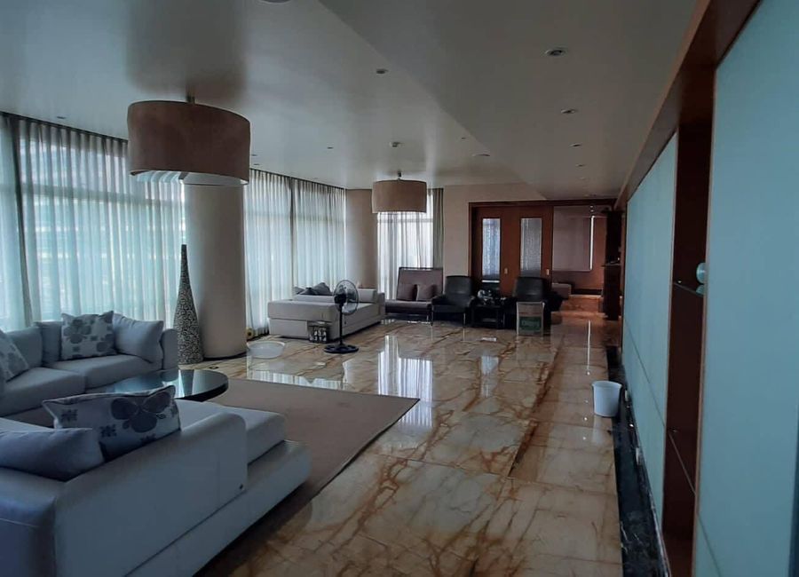 One Roxas Triangle I 4 Bedroom Condo Unit For Sale at Urdaneta, Makati ...