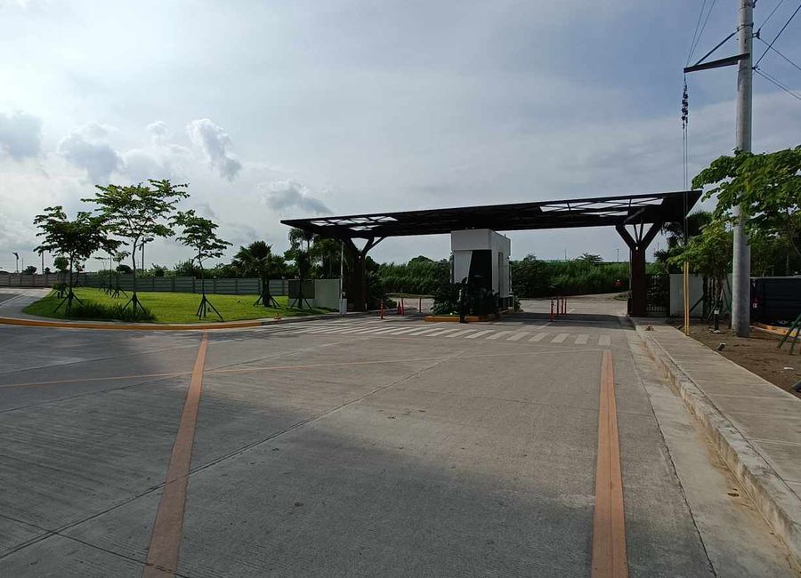 Grasslands Drive, Santo Domingo, Santa Rosa, Laguna image 3