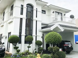 5 Bedroom Corner House for Rent in Mahogany Place 1, Taguig City