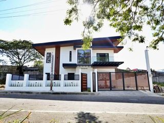 Gorgeous House and Lot for Sale Orchard Residential Estate Golf and Club