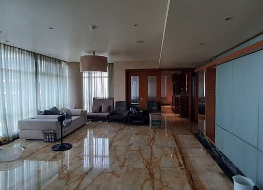 For Rent: Semi-Furnished 527sqm Penthouse at One Roxas Triangle Tower ...