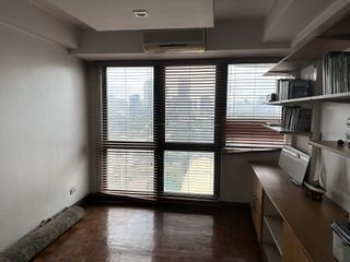 1BR 52.2 Sqm West Tower SLEX Makati Building Narciso Realty