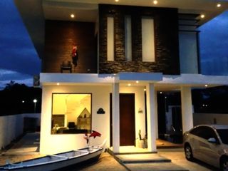 Beach House For Sale  w/ pool  in Playa Laiya