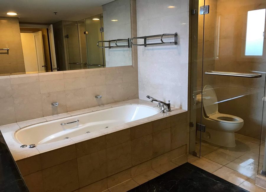 One Roxas Triangle 3 Bedroom Condo for Sale | Lamudi.com.ph