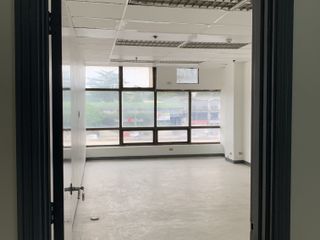 For Rent 800 sq.m. RFO Office along Commonwealth, Quezon City
